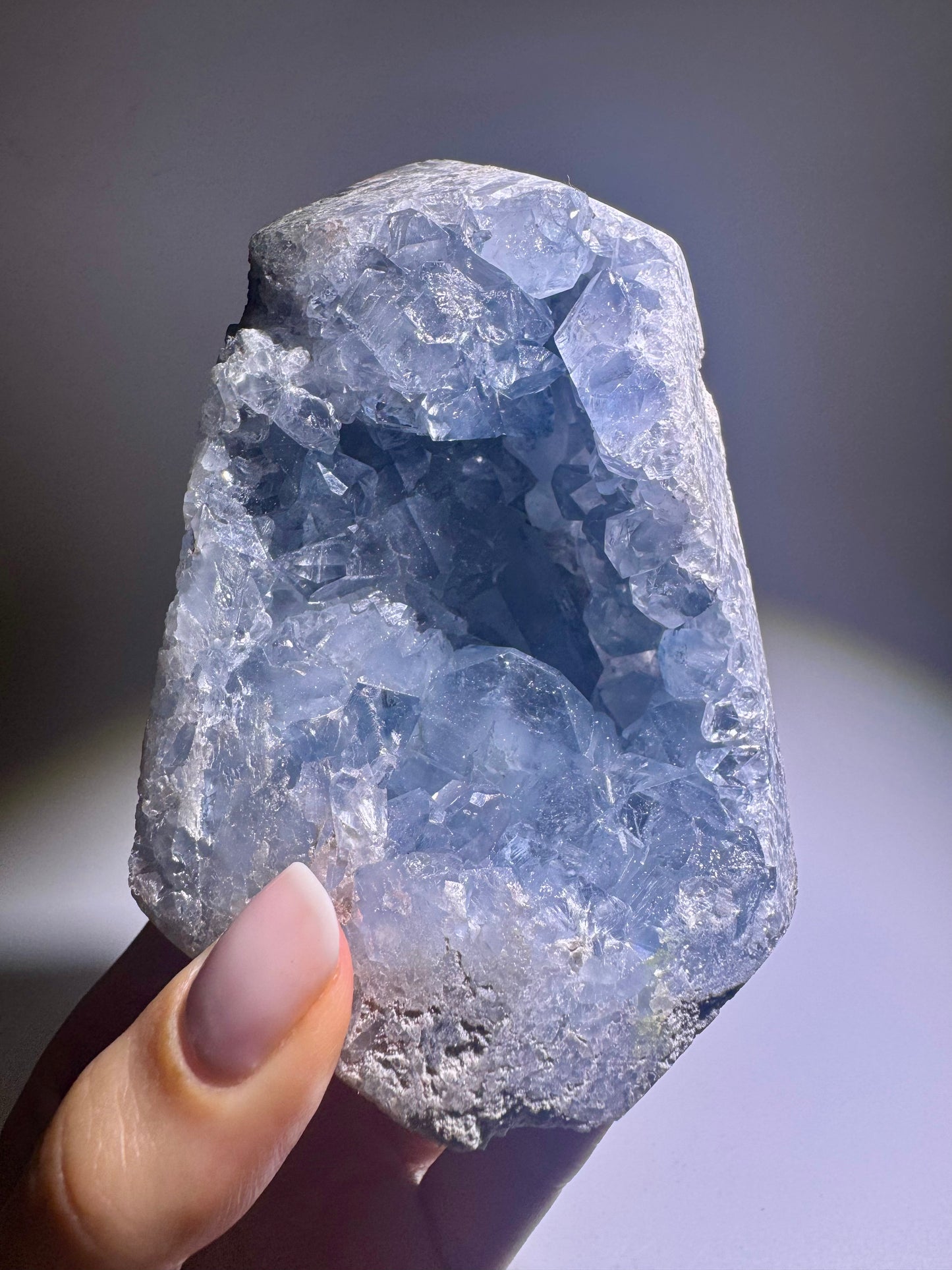 11 cm Celestin Edelsteinspitze – seltene Kristallqualität aus Madagaskar