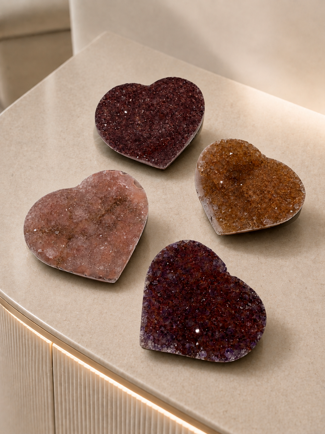 Rainbow Amethyst Herzen aus Uruguay – Gold, Rosa, Pink & Violett