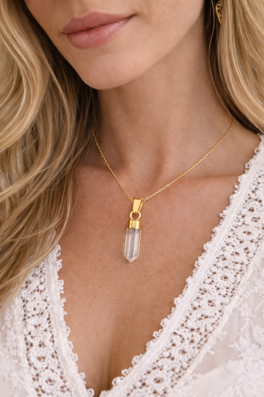 Bergkristall-Anhänger – 18 Karat vergoldet | Klarheit & Lichtenergie ✨