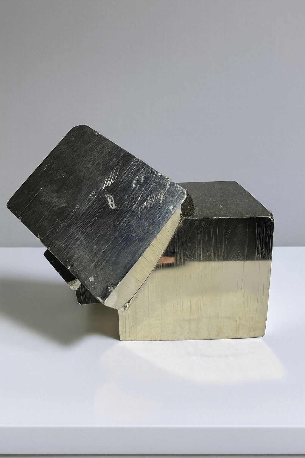 Perfekter Pyrit Kubus - 7x7x8cm