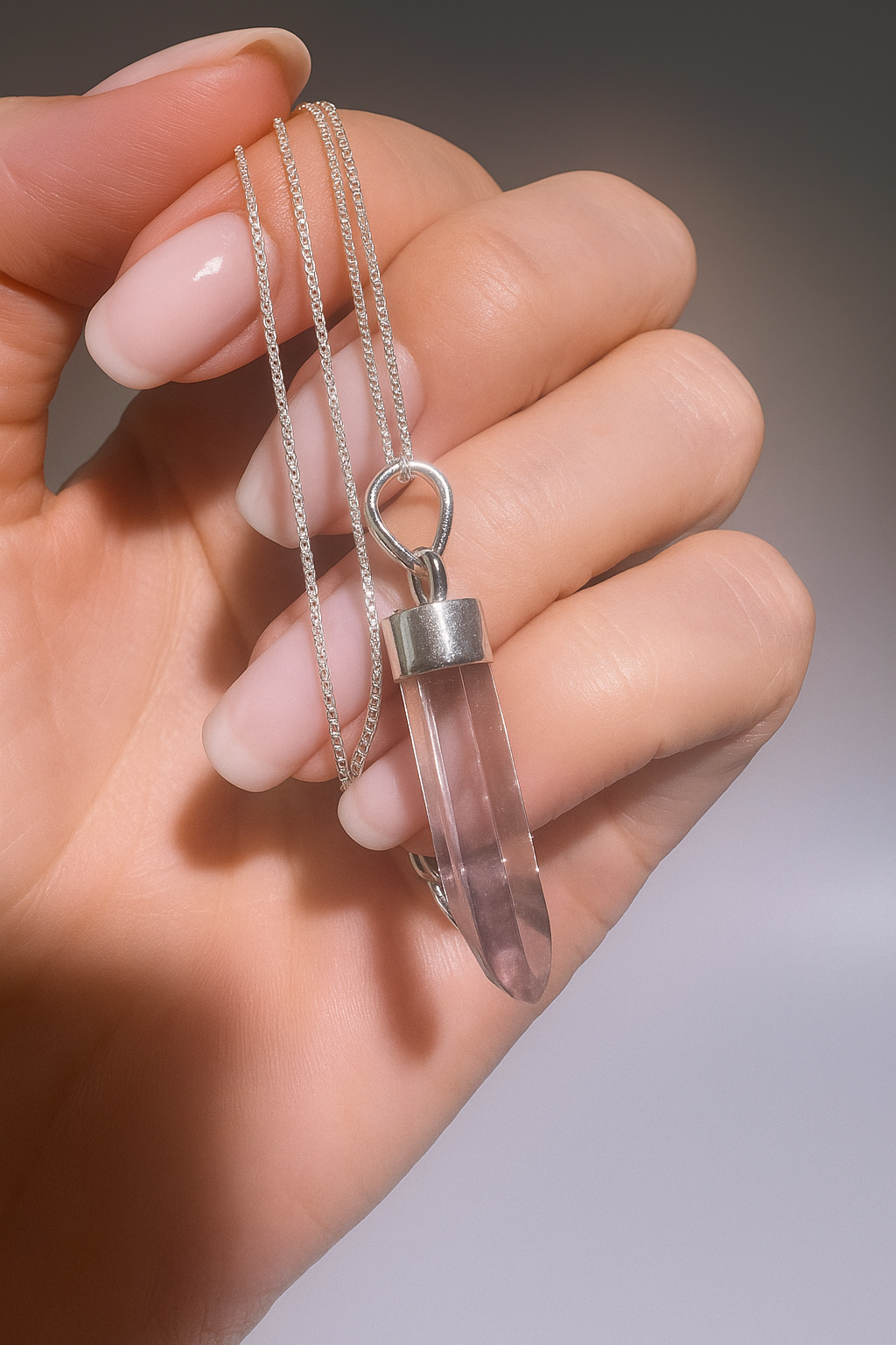 Bergkristall Anhänger roh – 925 Sterling Silber – Natürliche Kristallspitze mit Kette – Klarer Edelstein – Heilstein Schmuck