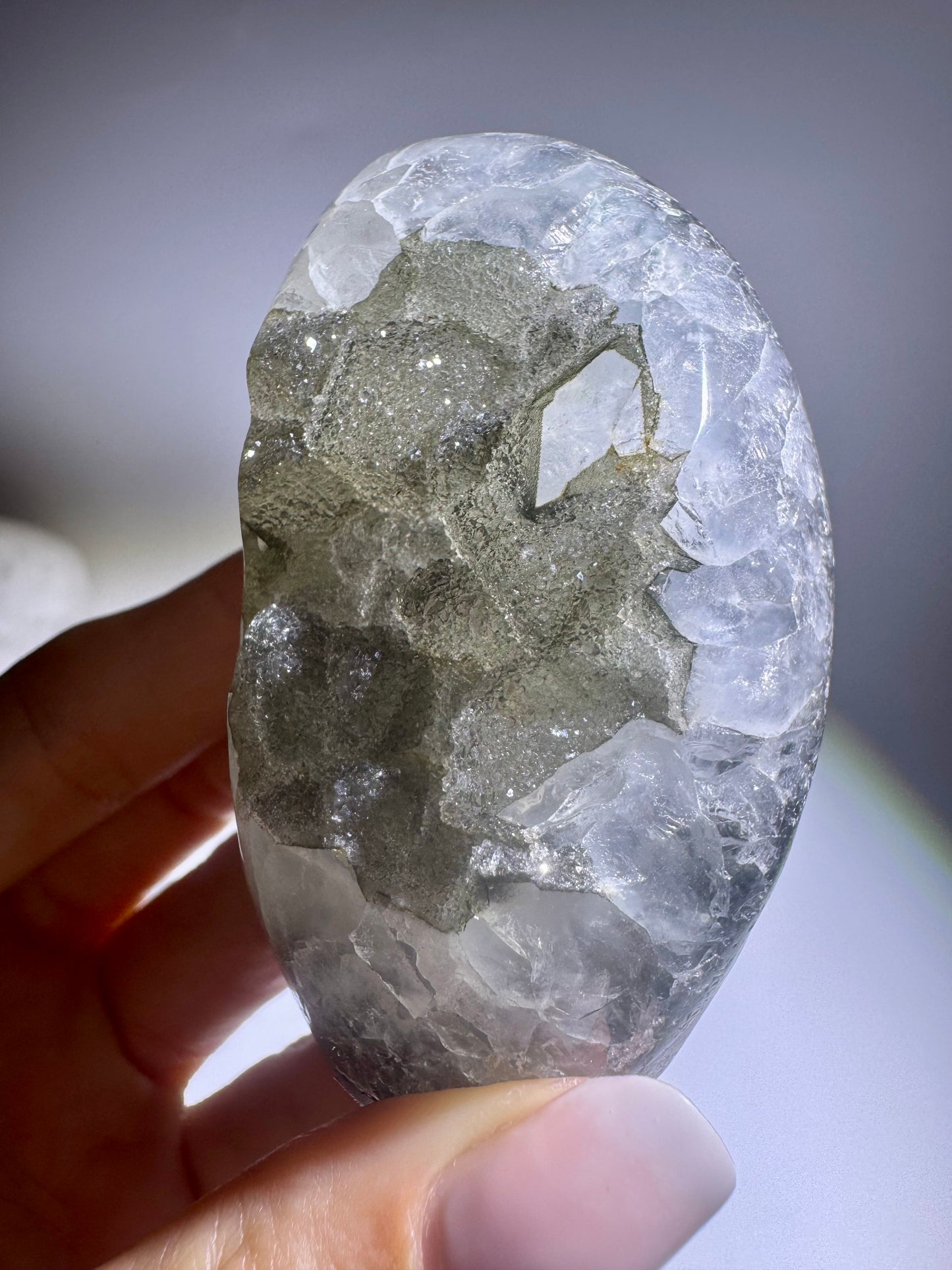 Grüner Rainbow Amethyst - 8cm, 186g