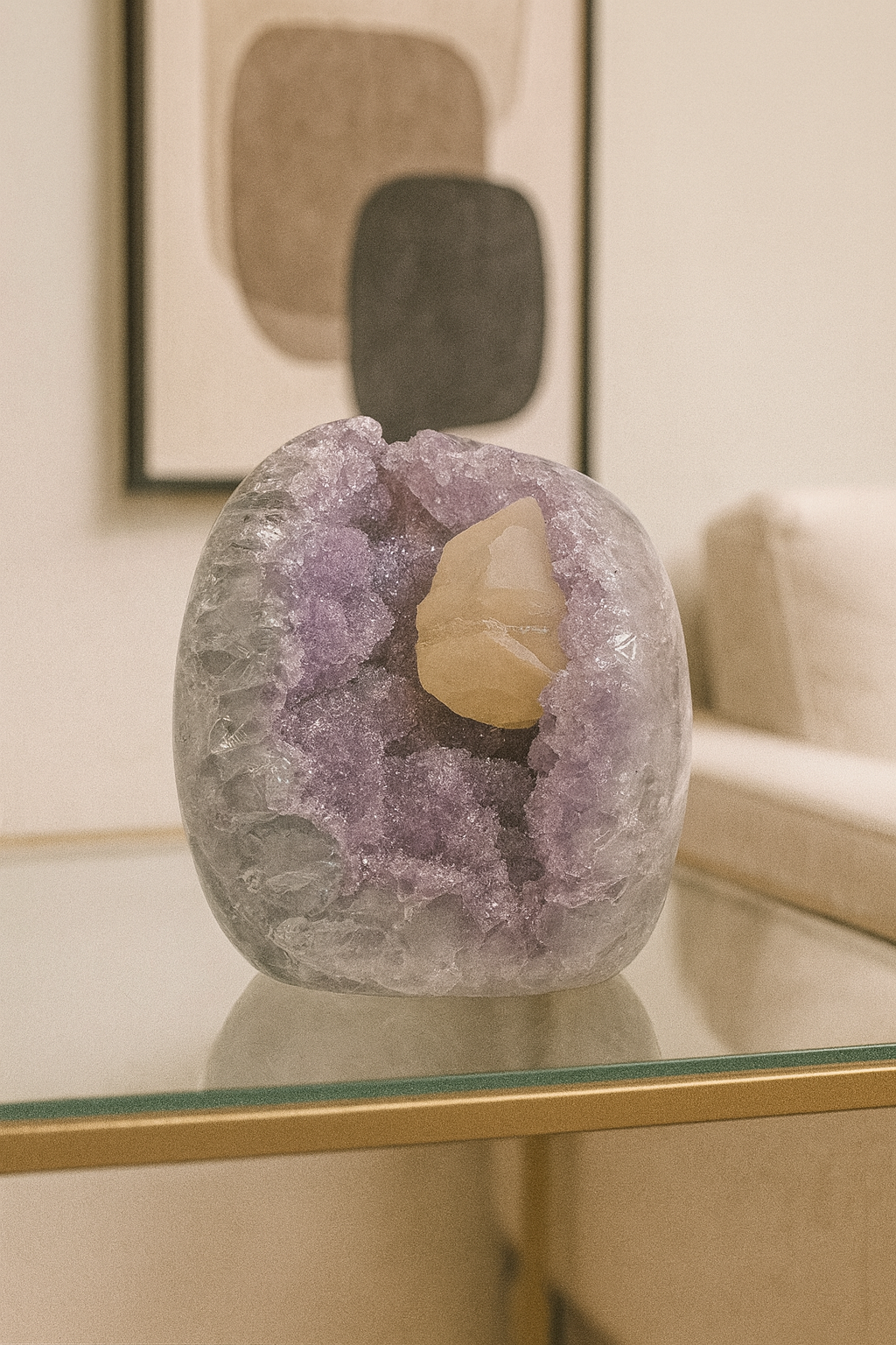 Rainbow Amethyst Cutbase mit Kalzit - 7cm, 235g