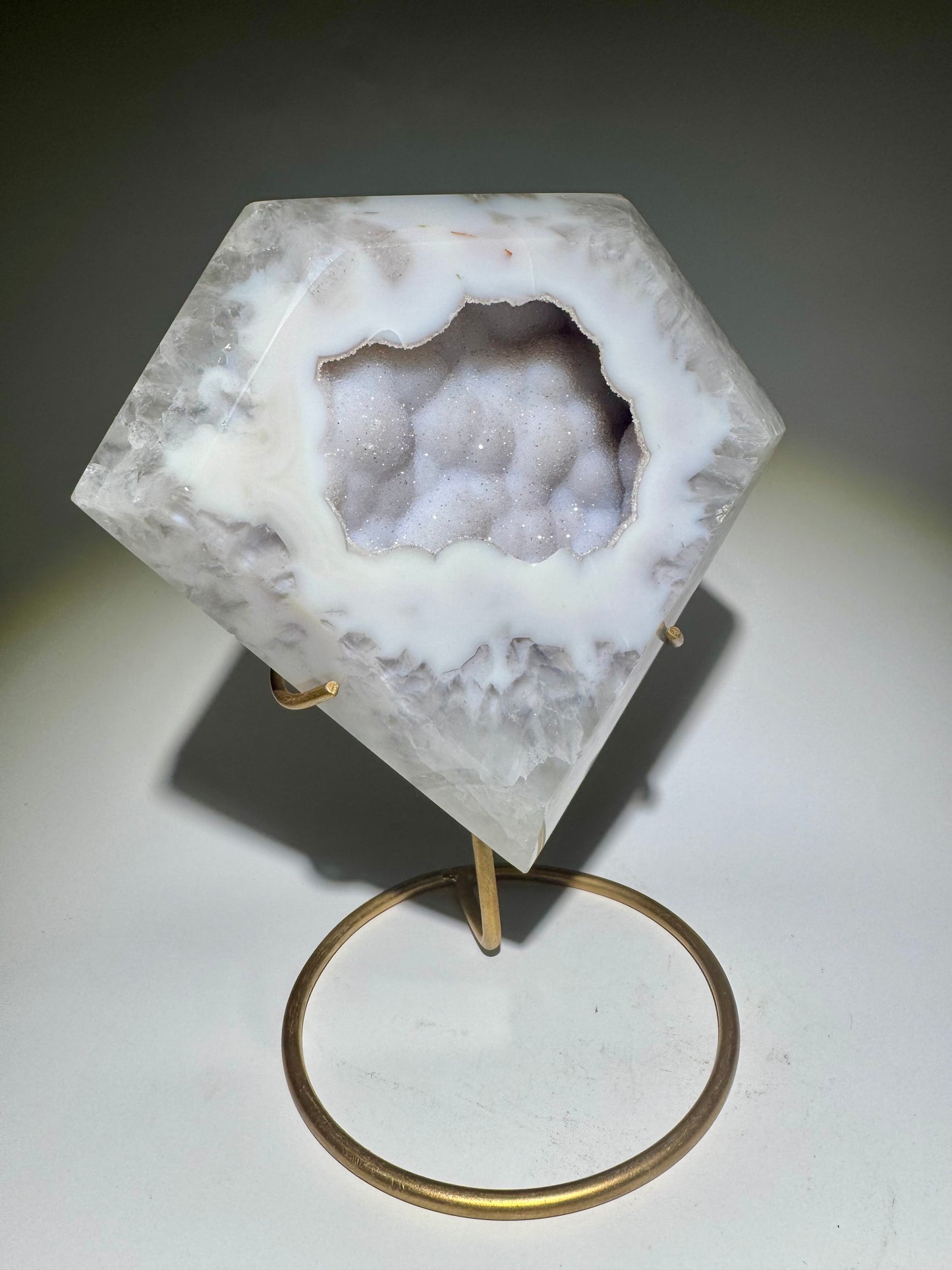 Achat-Diamant in Handarbeit aus Brasilien – Edelstein-Skulptur mit Ständer, 16 cm