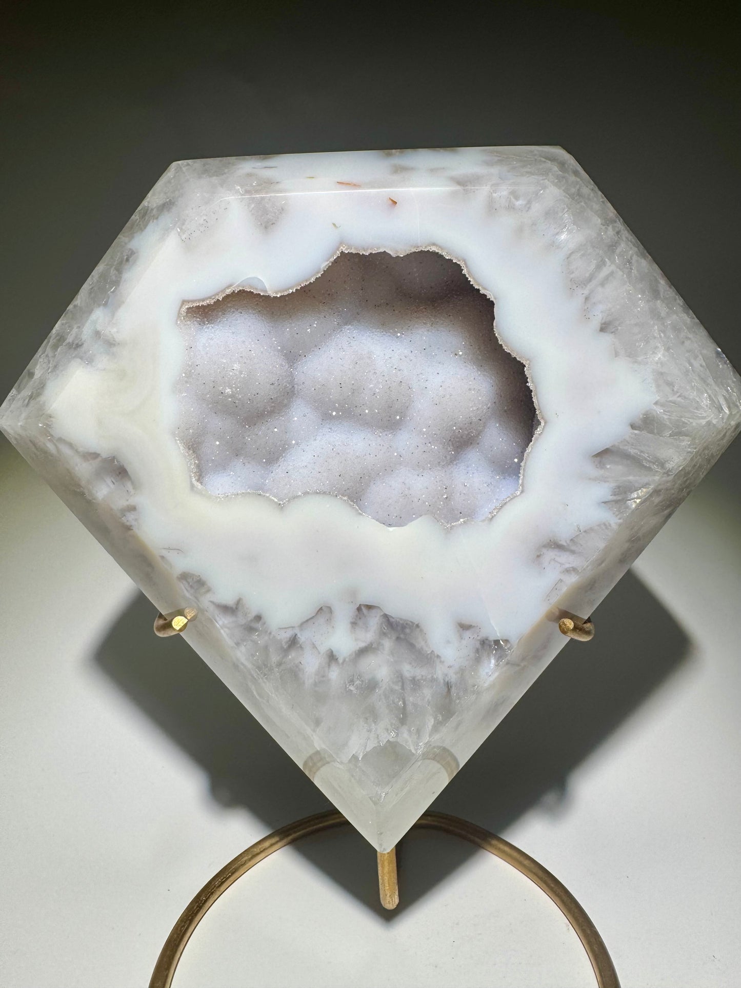 Achat-Diamant in Handarbeit aus Brasilien – Edelstein-Skulptur mit Ständer, 16 cm