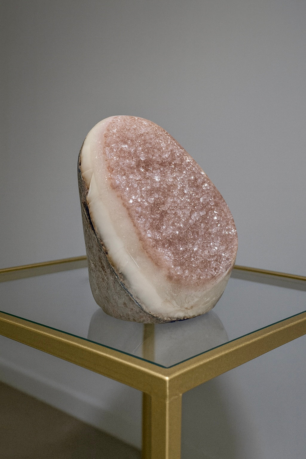 Altrosa Rainbow Amethyst Cutbase – Selten, 6 cm, 168 g, Uruguay