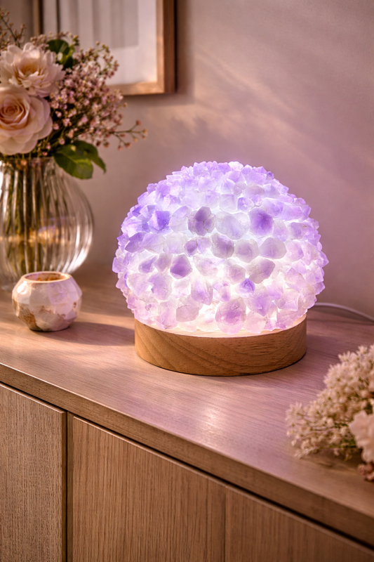 Amethyst Kristall Lampe für Ruhe und harmonische Raumenergie