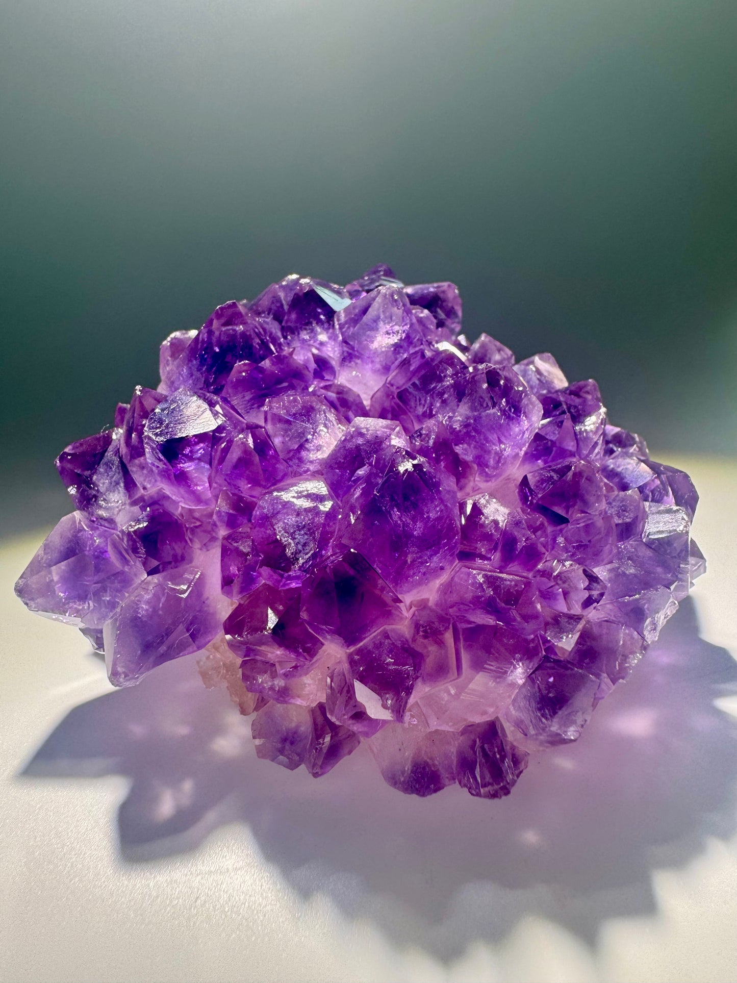 Amethyst Stalaktit mit violetten Spitzen – naturbelassene Kristallblume aus ethischer Herkunft
