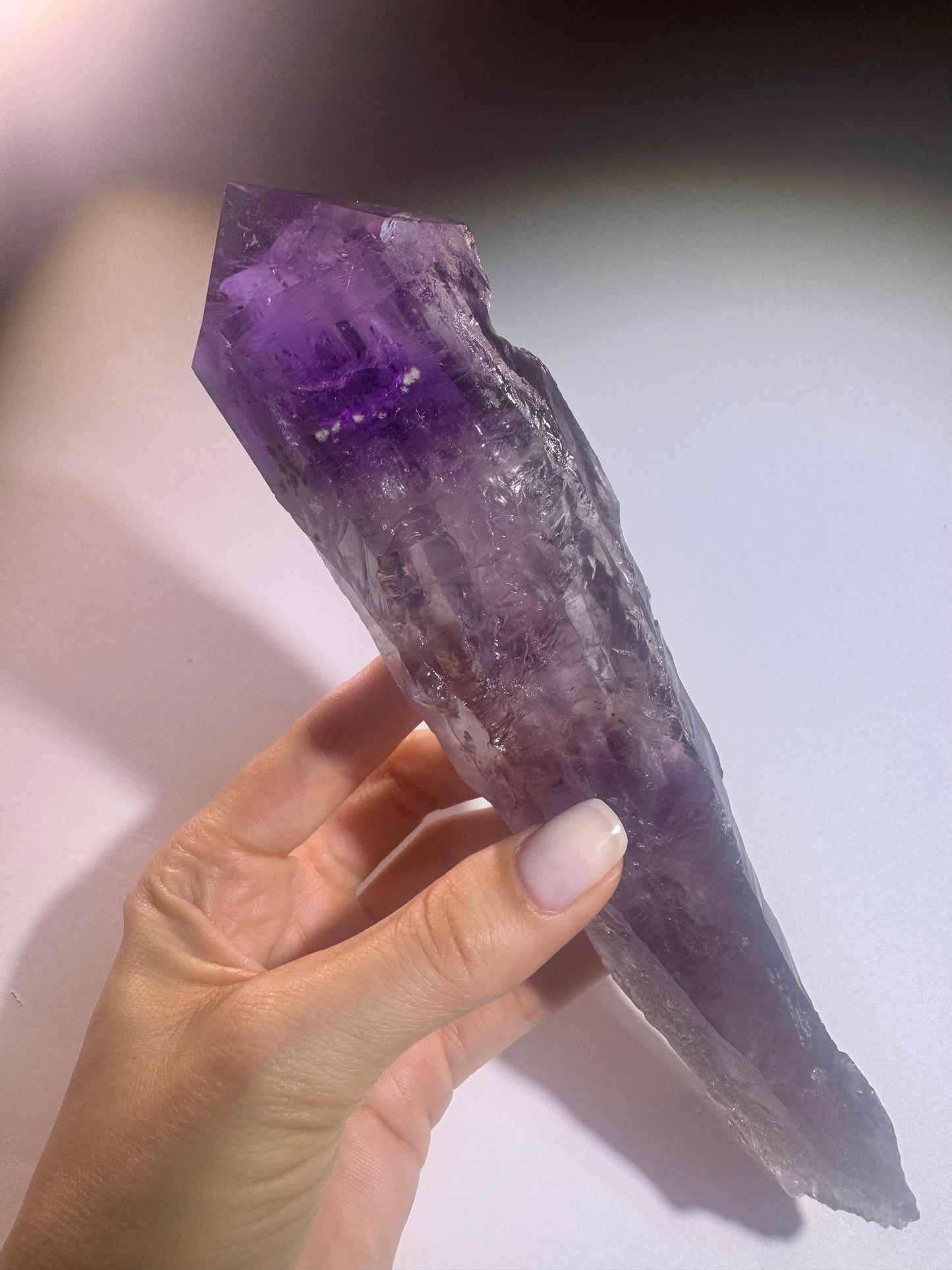 Amethyst Tooth mit natürlichen Einschlüssen aus nachhaltiger brasilianischer Mine