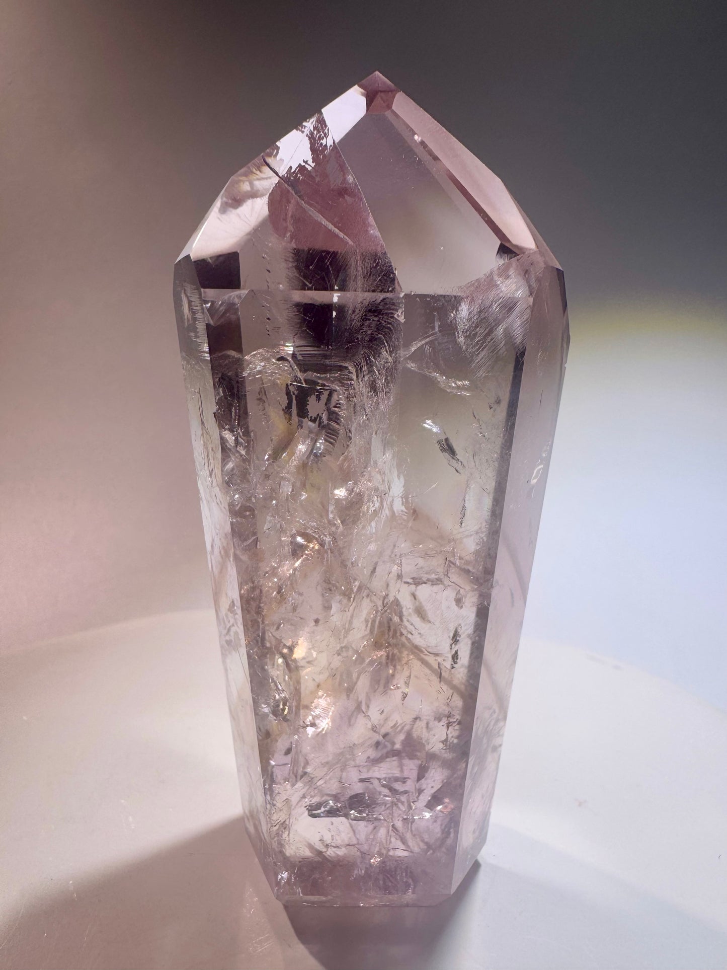 Ametrin-Kristallspitze mit klar sichtbaren Amethyst- und Citrin-Phantomen aus Brasilien