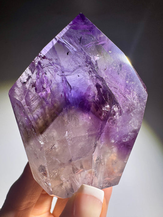 Ametrin Edelsteinspitze mit Regenbogenfarben und Phantomen – 7,2 cm, 139 g – Brasilien