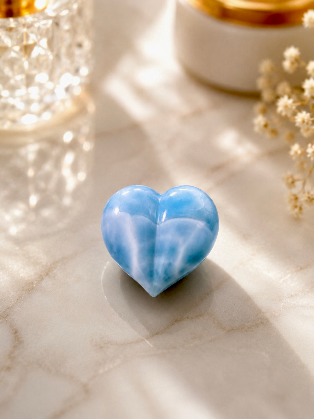 Larimar Herz 1.9 cm – handgeschliffener Edelstein in zartem Ozeanblau