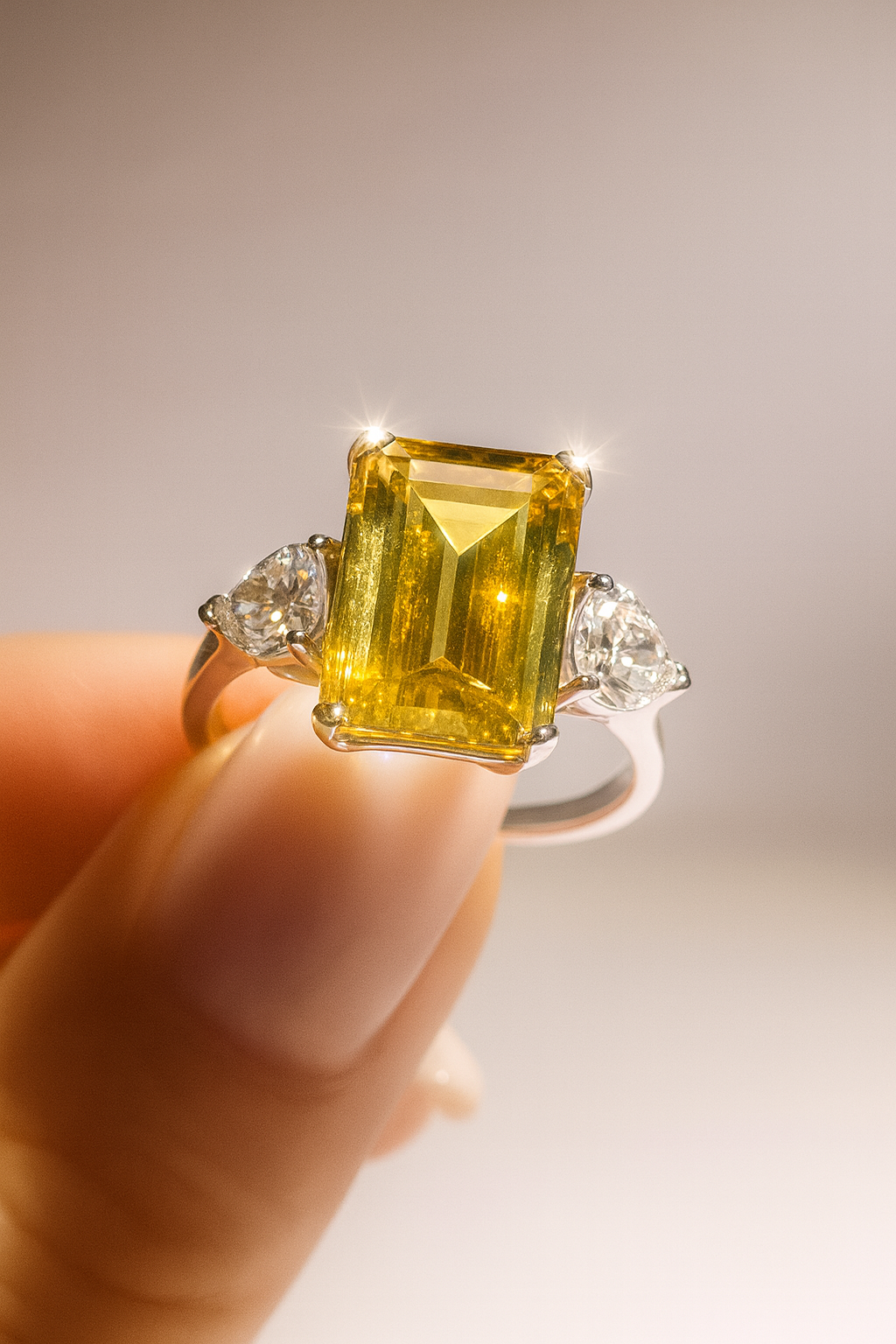 Citrin Ring mit zwei Moissanit-Herzen | Handgefertigter Schmuck in 925 Silber | Grösse 5–9 | Edelstein-Ring voller Liebe