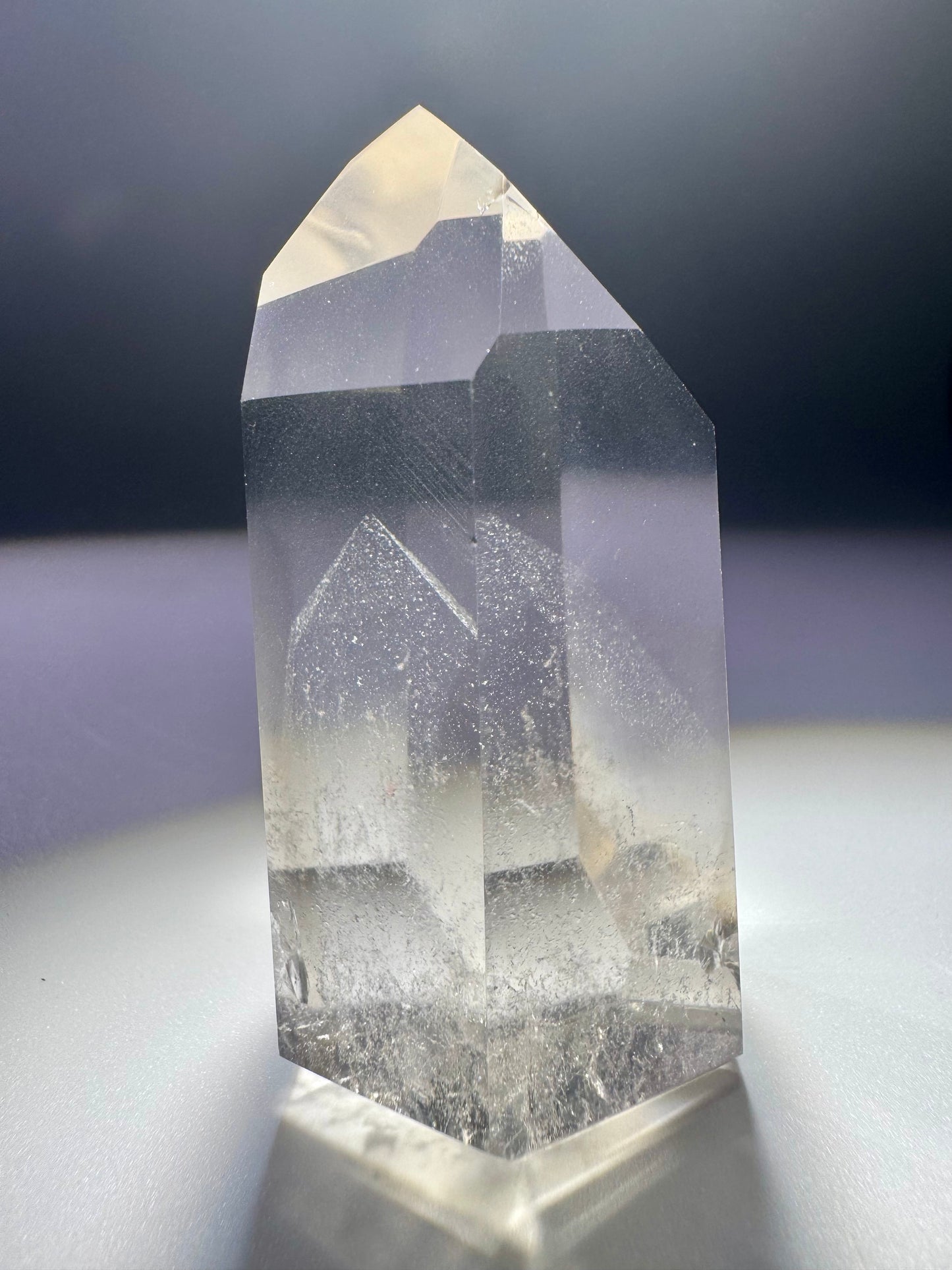 Bergkristallspitze mit Phantom – 6 cm, selten klar, naturbelassenes Unikat aus Brasilien