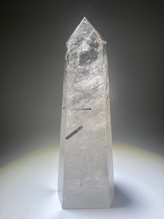 Bergkristallspitze mit Rutil und Turmalin – 13.2 cm – exklusiver Quarzkristall aus Brasilien