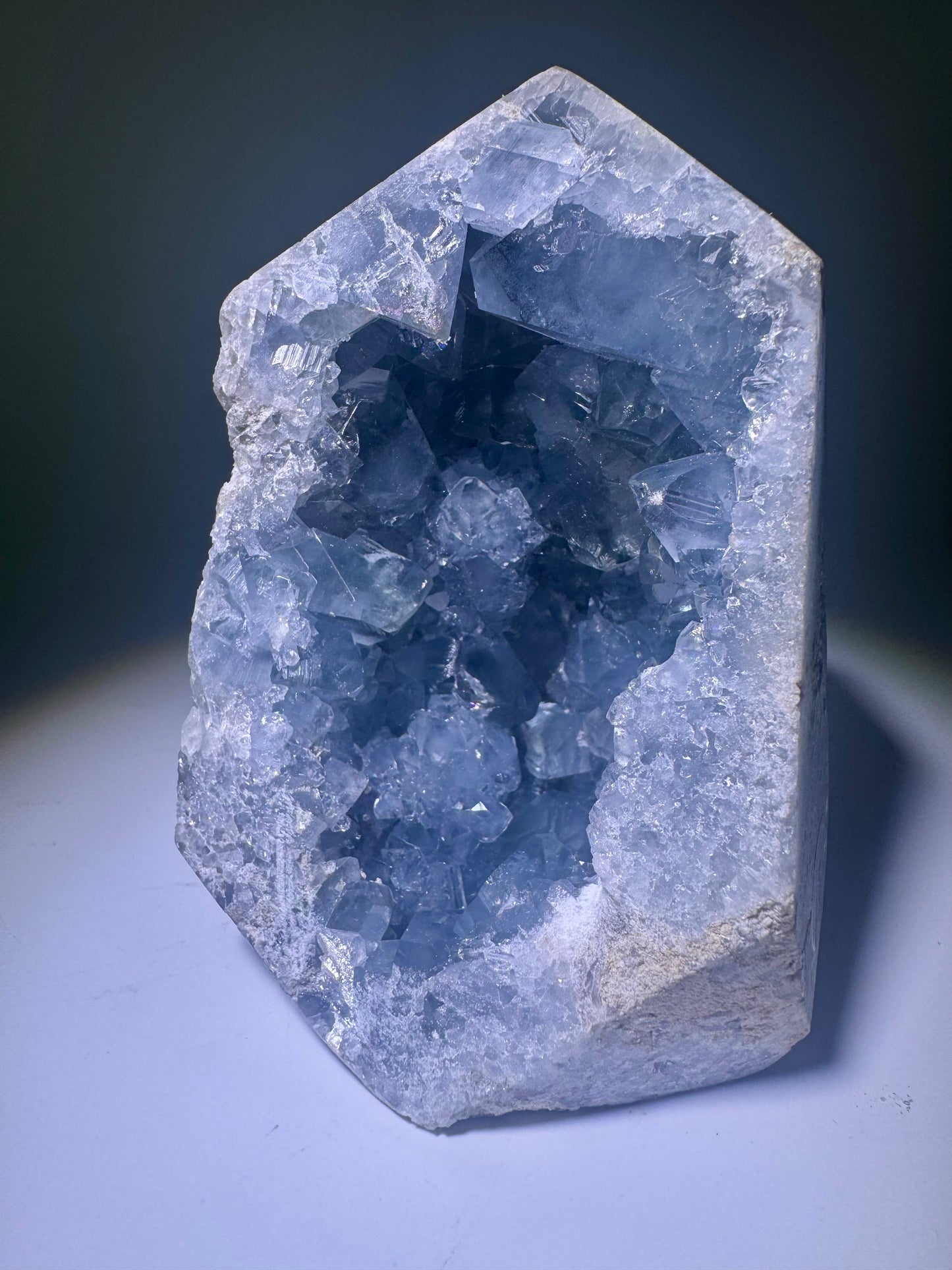 Besondere Celestin Spitze, beruhigende Energie, klare Kristallspitzen, Madagaskar