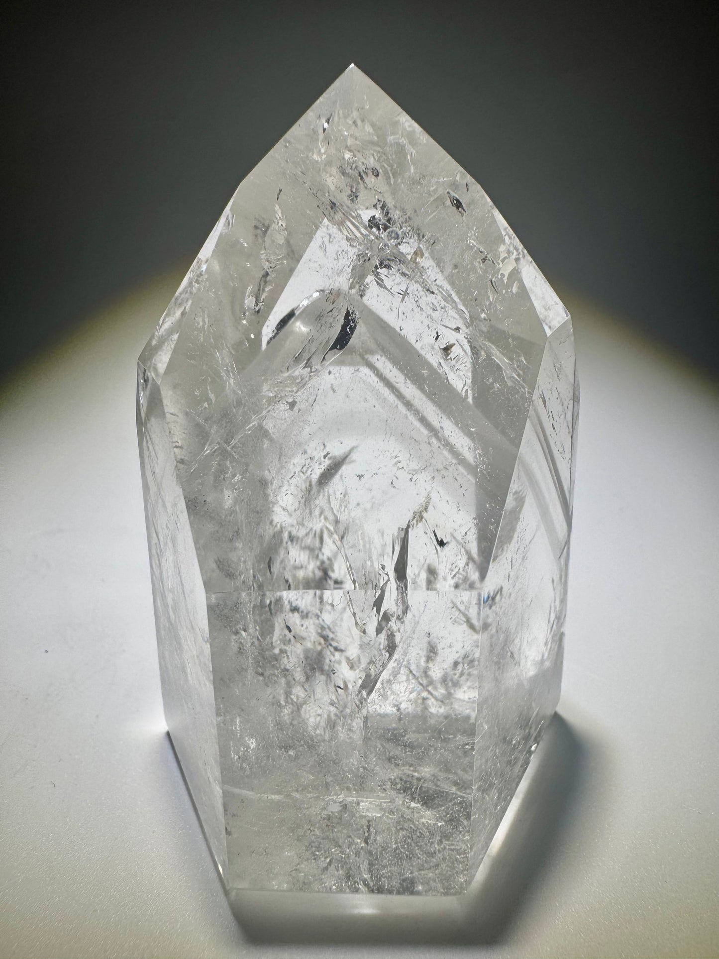 Bezaubernder Phantom Kristall – brasilianischer Edelstein