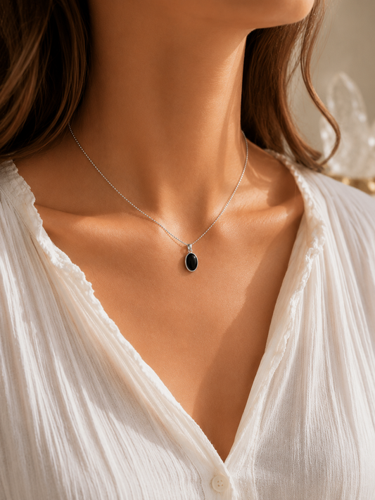 Süsser Onyx Anhänger 925 Silber in edler Zargenfassung