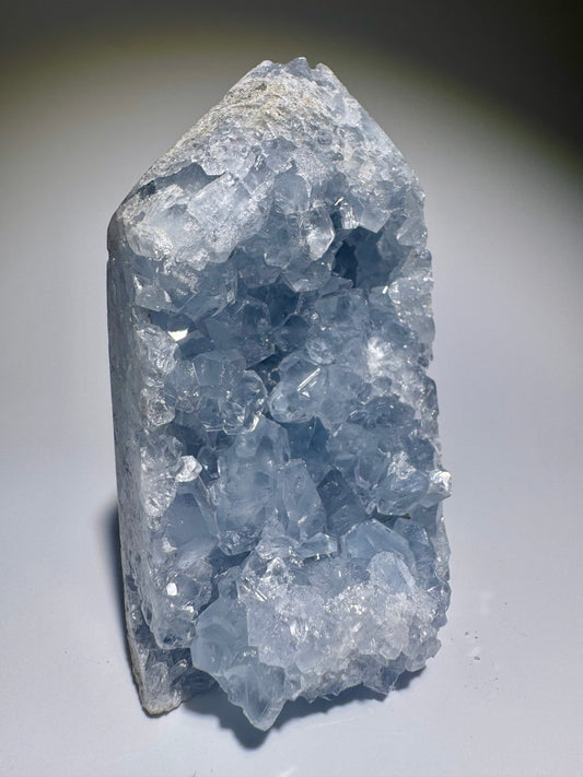 Celestin Edelsteinspitze 8.5 cm – klarer Kristall aus nachhaltiger Herkunft