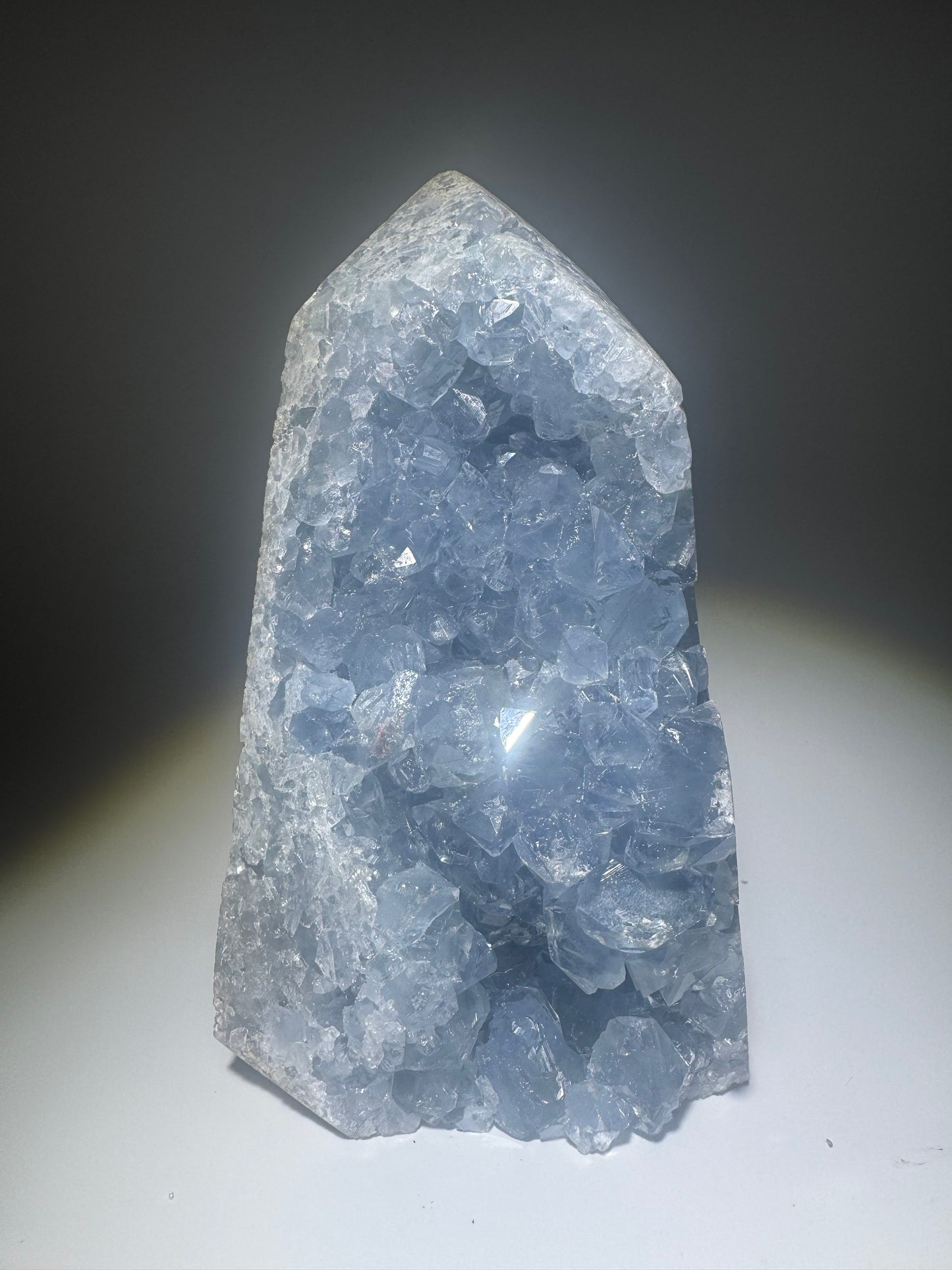 Celestin Kristallstufe mit klaren blauen Spitzen aus Madagaskar