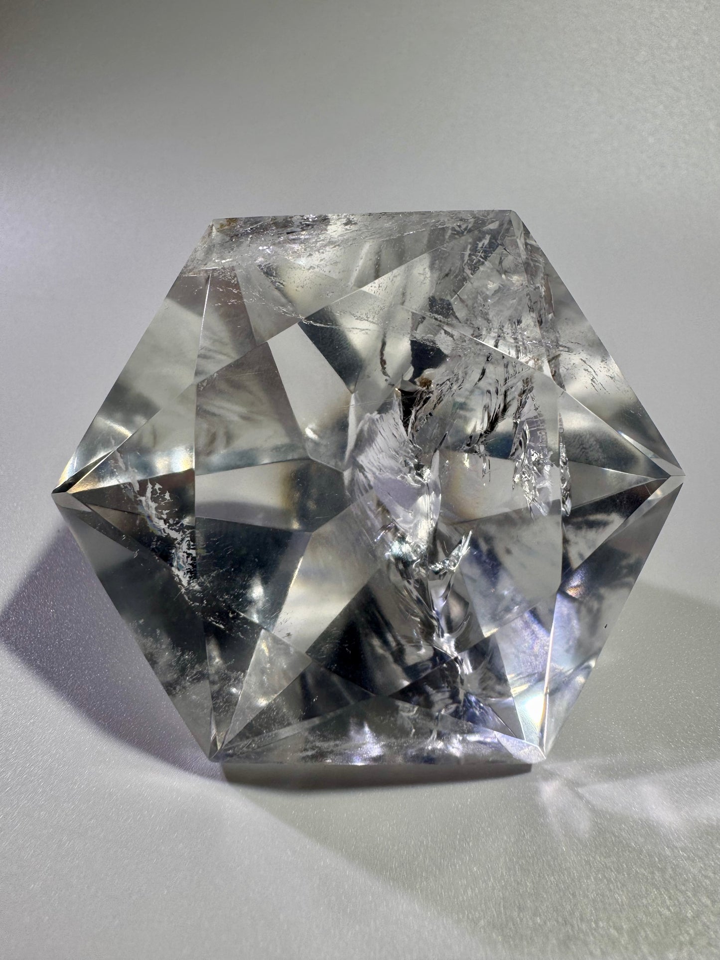 Diamantgeschliffener Edelstein – facettierter Quarz aus Brasilien – Einzelstück mit Klarheit