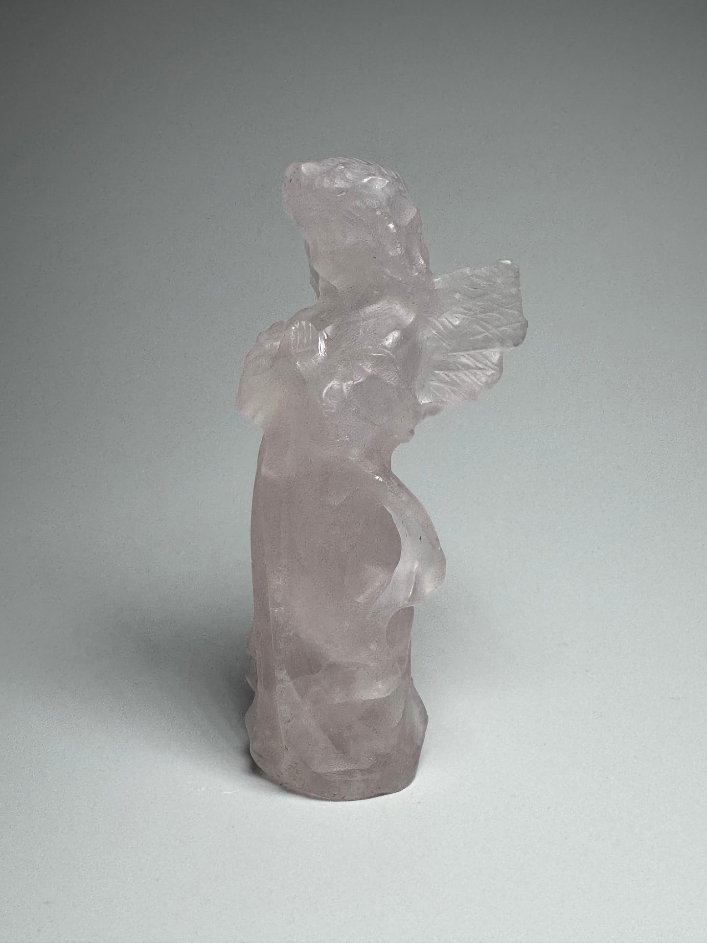 Edelsteinengel aus Ice Rosenquarz â 8 cm hoch