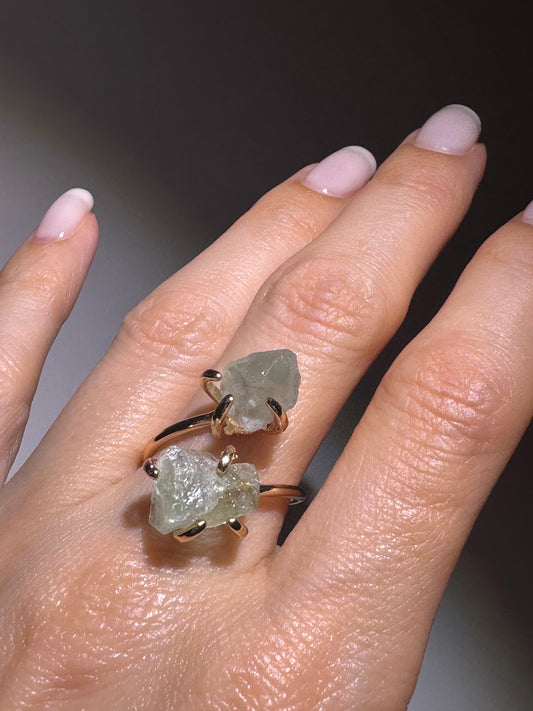 Eleganter Fluorit-Kupferring mit 18k Goldvergoldung – grössenverstellbarer Heilstein-Schmuck