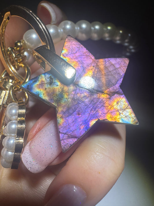 Eleganter Labradorit Schlüsselanhänger mit Perlen und goldenem Herz