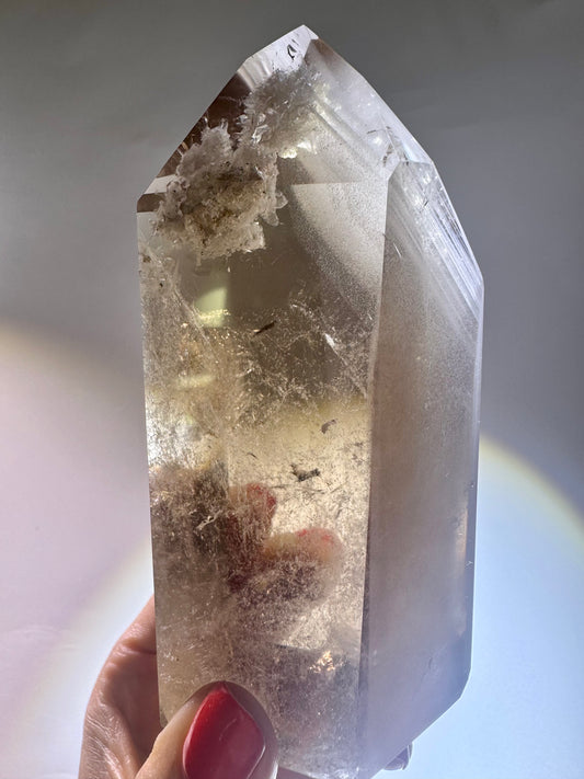 Exklusive Rauchquarz-Kristallspitze mit kleinen Quarzkristallen, Chlorit und seltener Phantomstruktur – 508 g schwer