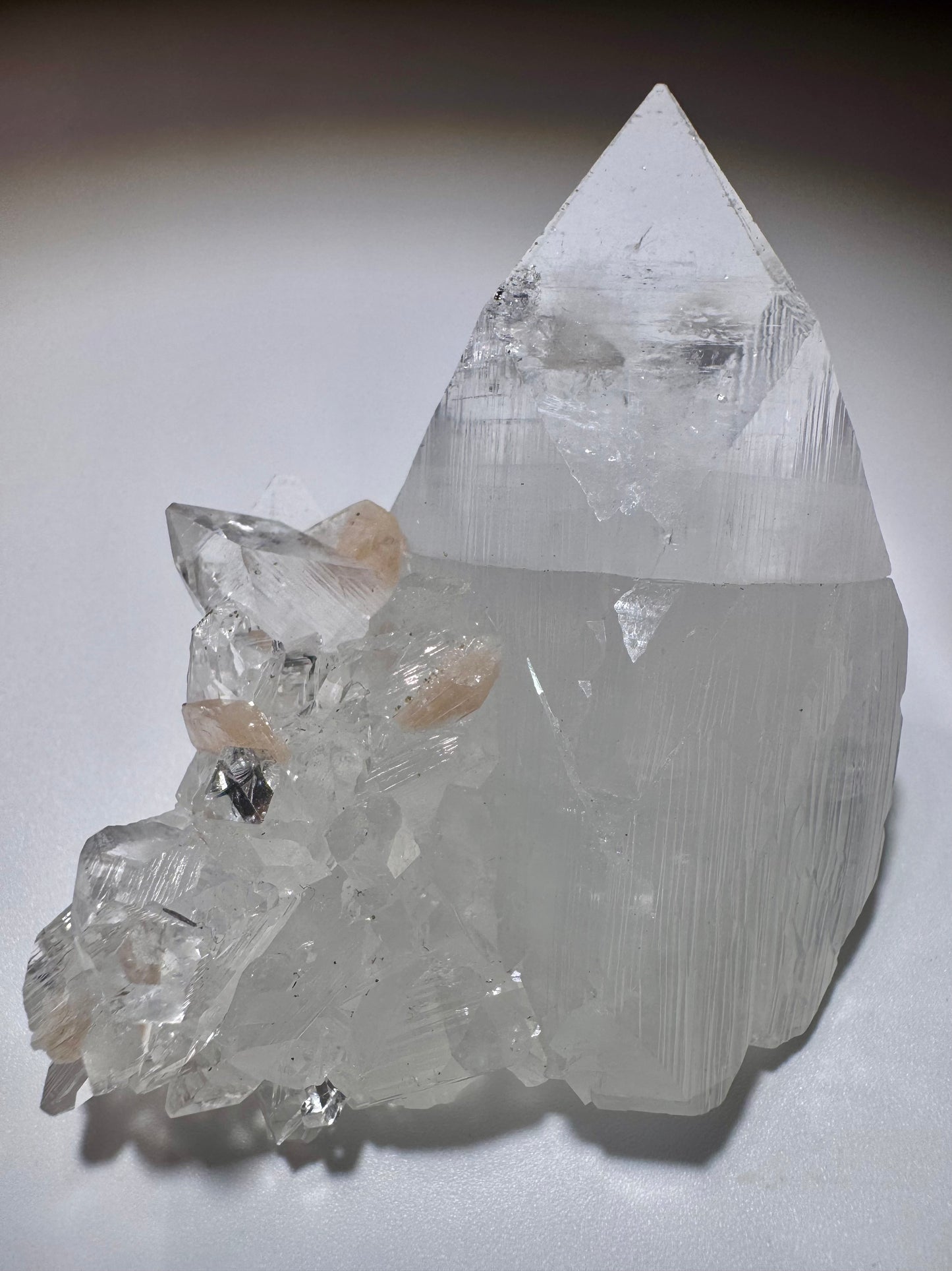 Exklusiver Apophyllite Cluster mit Desmin – Brillantes Kristallstück 6 cm, einzigartig funkelnd