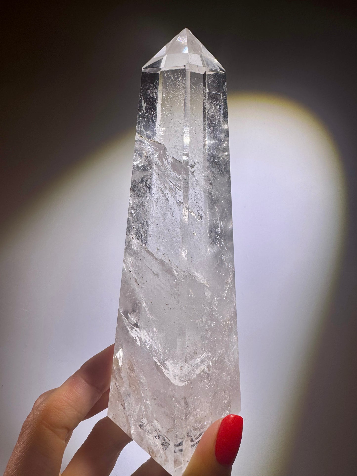 Exklusiver Obelisk aus klarem Quarz – 15 cm, Bergkristall in reiner Form, perfekt als Dekoration & Heilstein