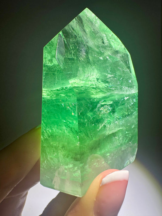 Extra grüner seltener Fluorit Kristall – 139 g High-End Qualität