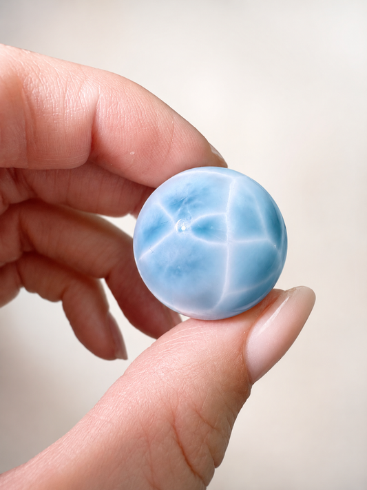 Premium Larimar Kugel – 2,4 cm | 20 g karibischer Edelstein