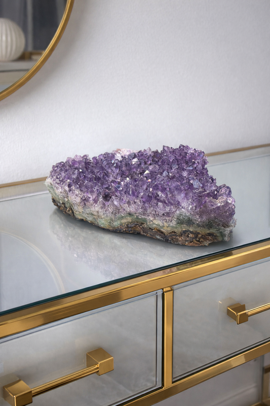 Feine Amethyst Kristalle auf Druse 10,5 cm Länge 6,5 cm Breite 270 g