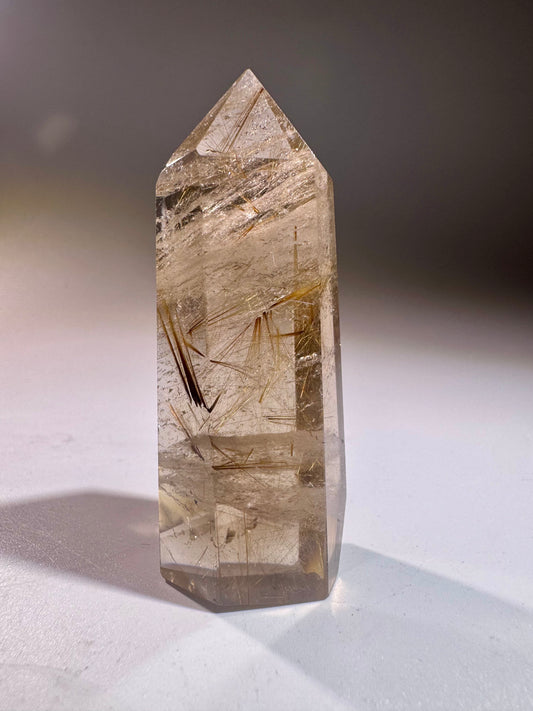 Golden Rutil Kristallspitze mit goldenen Nadeln – 6,5 cm hoch, extra klar, handverlesen