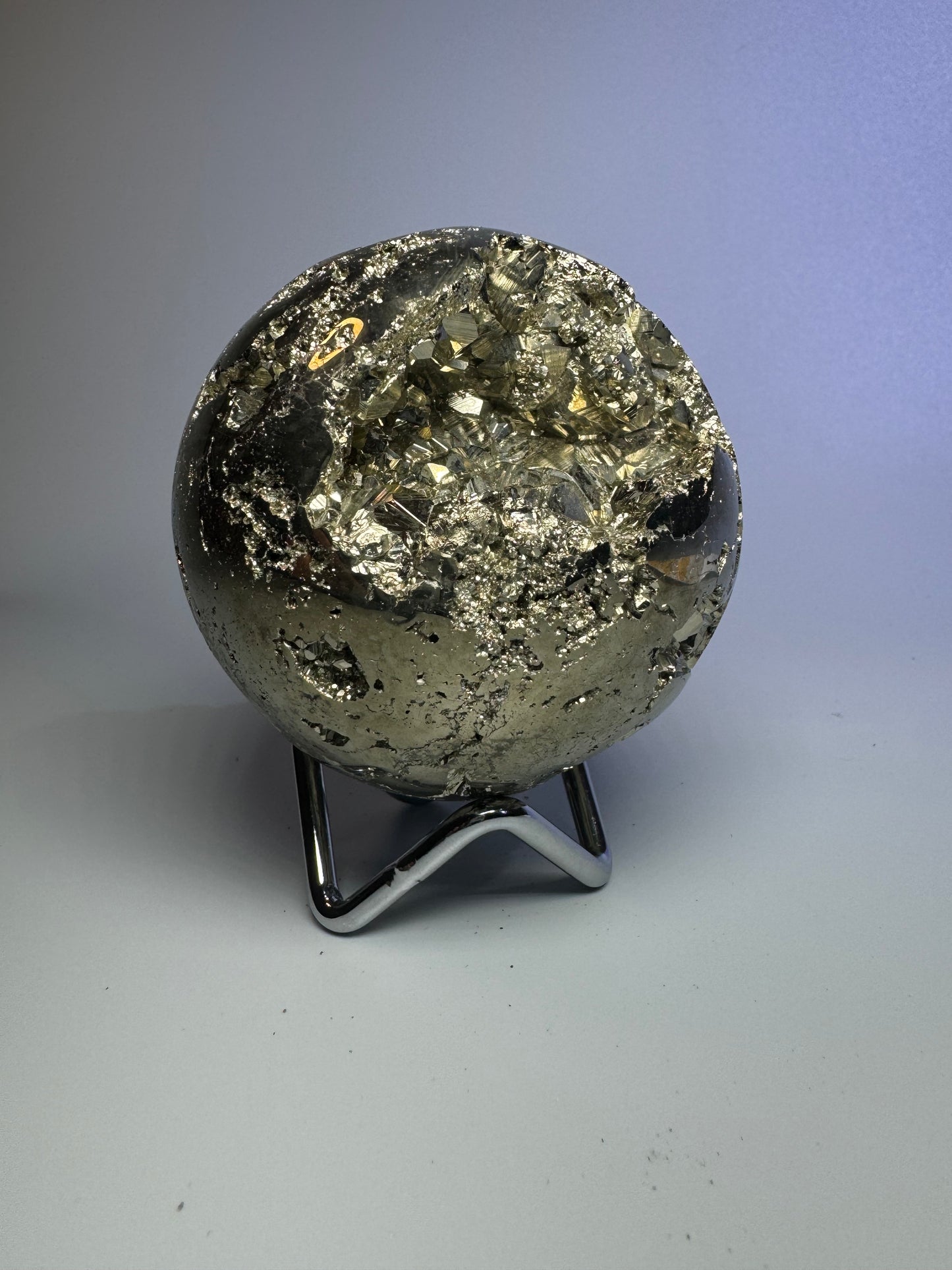 Goldene Pyrit Kugel mit kraftvoller Kristallstruktur, 7.2 cm, ideal für Deko oder Energiearbeit