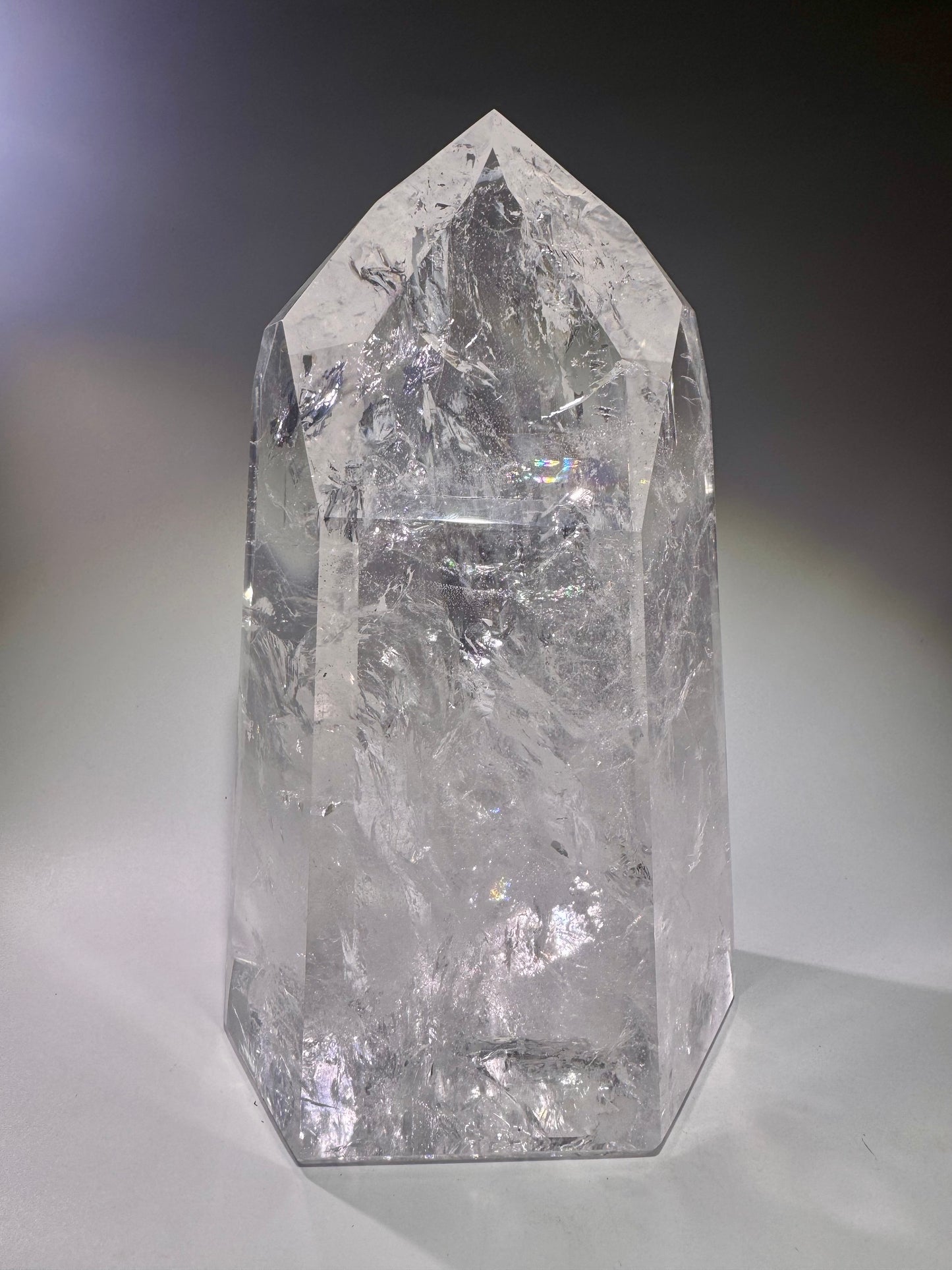 Grosse transparente Quarzspitze – seltenes Sammlerstück mit sanftem Schliff