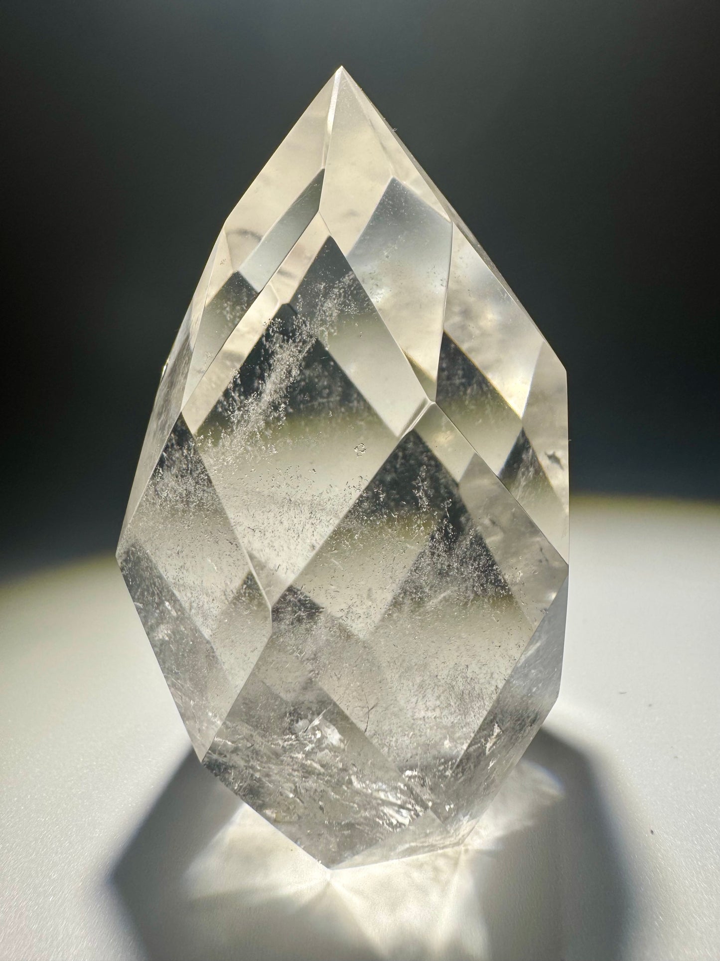 Handgeschliffenes Kristall-Ornament aus reinem Bergkristall – Klarstein 6,8 cm hoch