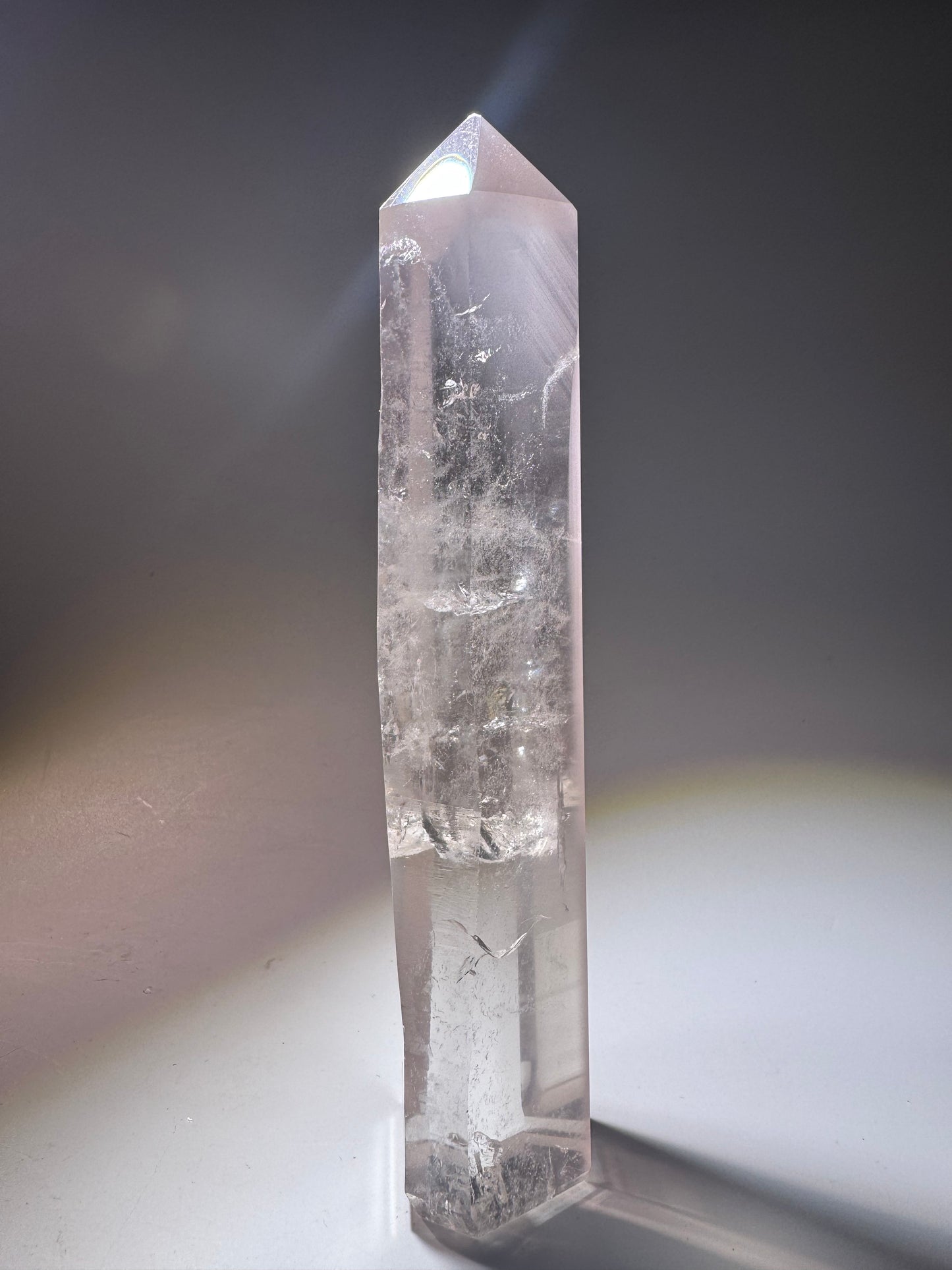Handverlesener Pink-Lithium Kristall mit Lemurian-Energie – 16 cm – Sammlerqualität