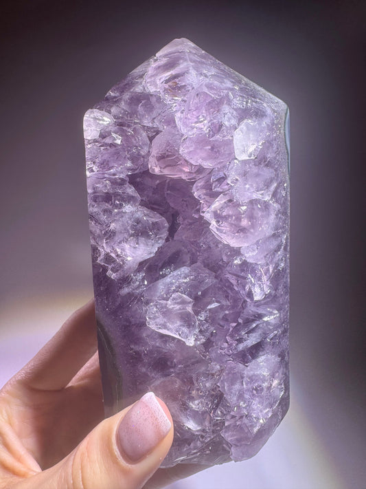 Hochwertige Amethyst Spitze mit transparenter Struktur Uruguay