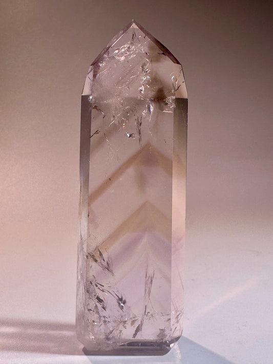 Hochwertiger Ametrin mit sichtbaren Wachstumsphasen, Fluoreszenz und transparentem Glanz