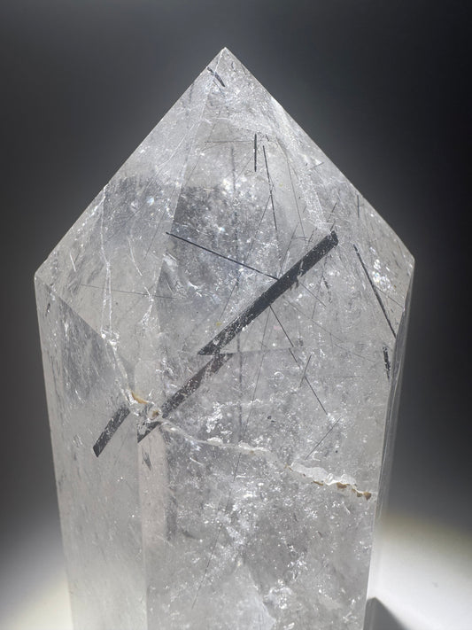 Hochwertiger Edelstein aus Brasilien – Bergkristall mit Rutil & Turmalin