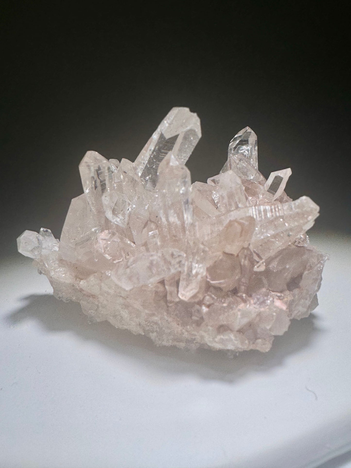 Hochwertiger Pink Lemurian Edelstein Cluster mit bezaubernder Klarheit