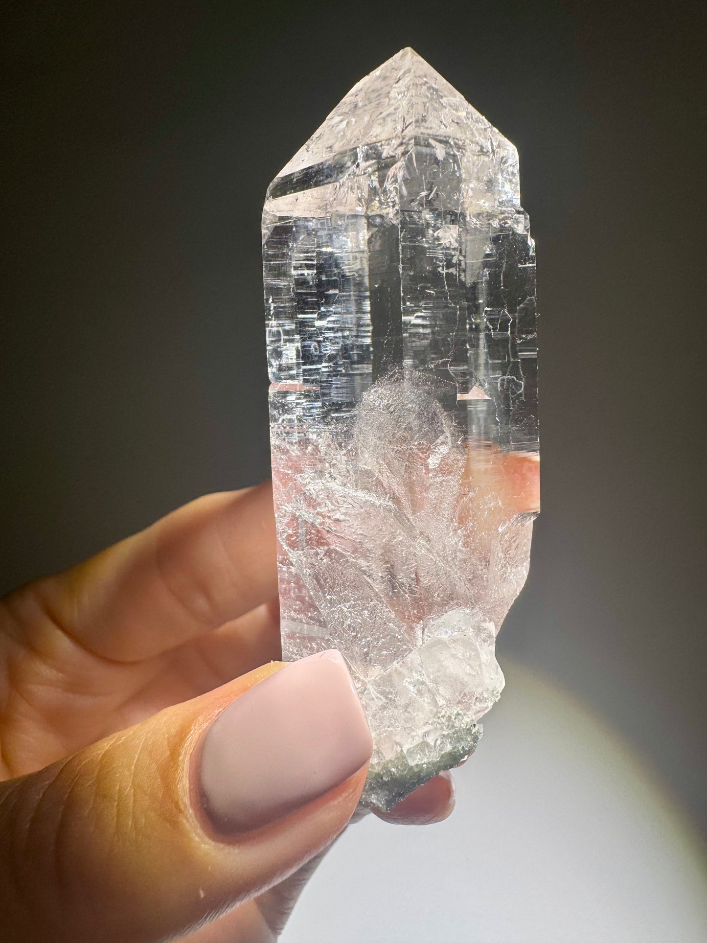 Hochwertiger Quarz-Himalaya-Kristall – komplett klar, 7.8 cm