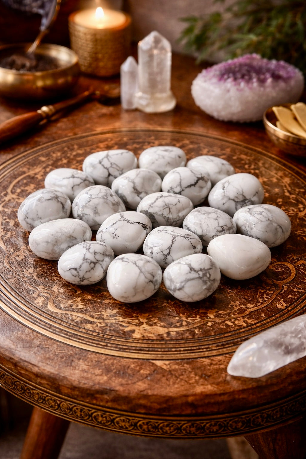 Howlit Trommelstein weiss mit natürlicher grauer Maserung ca. 2.5 cm polierter Naturstein