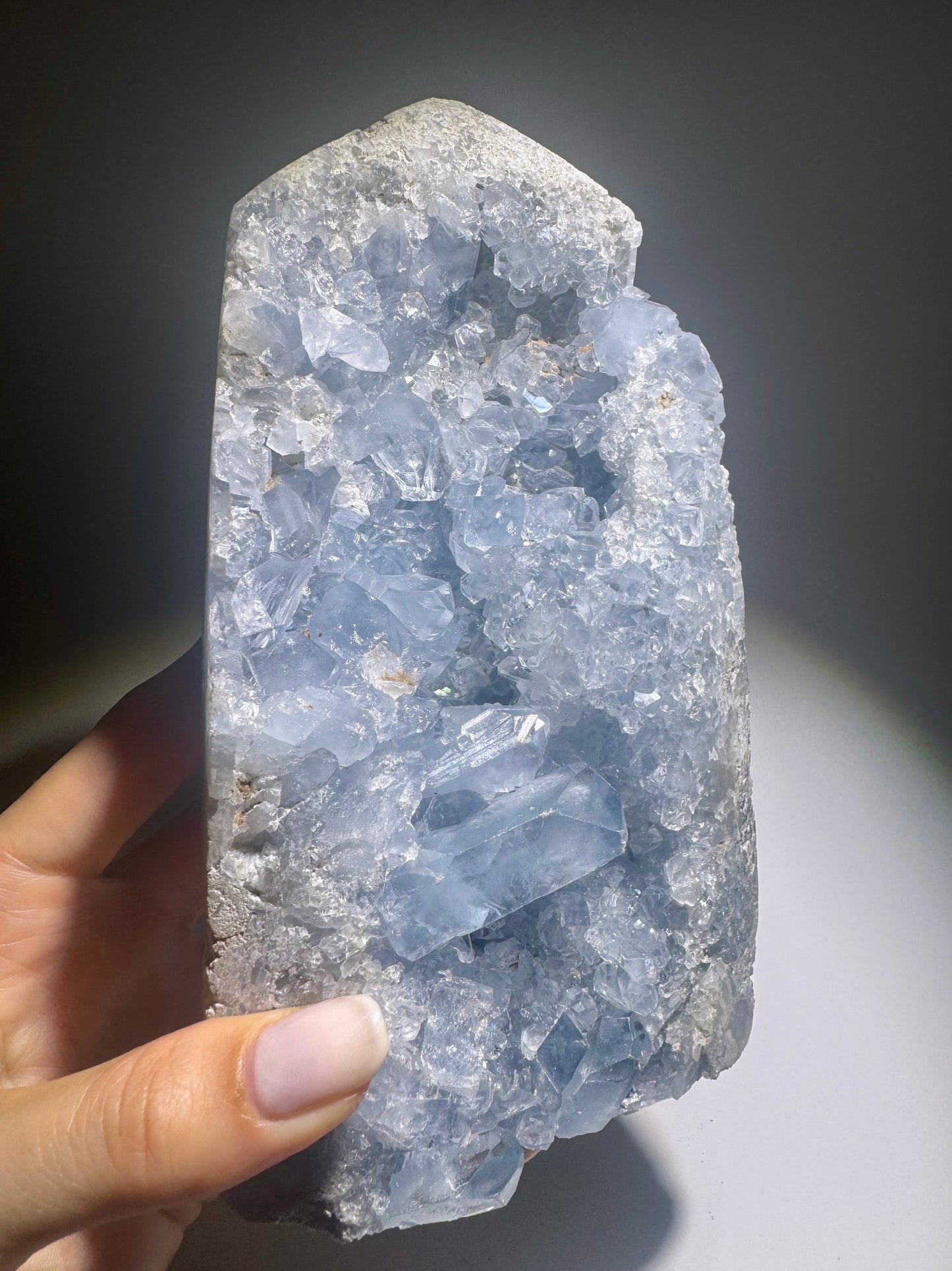 Himmelblaue Celestin-Stufe 17.5 cm mit klaren Spitzen aus Madagaskar – 1.72kg