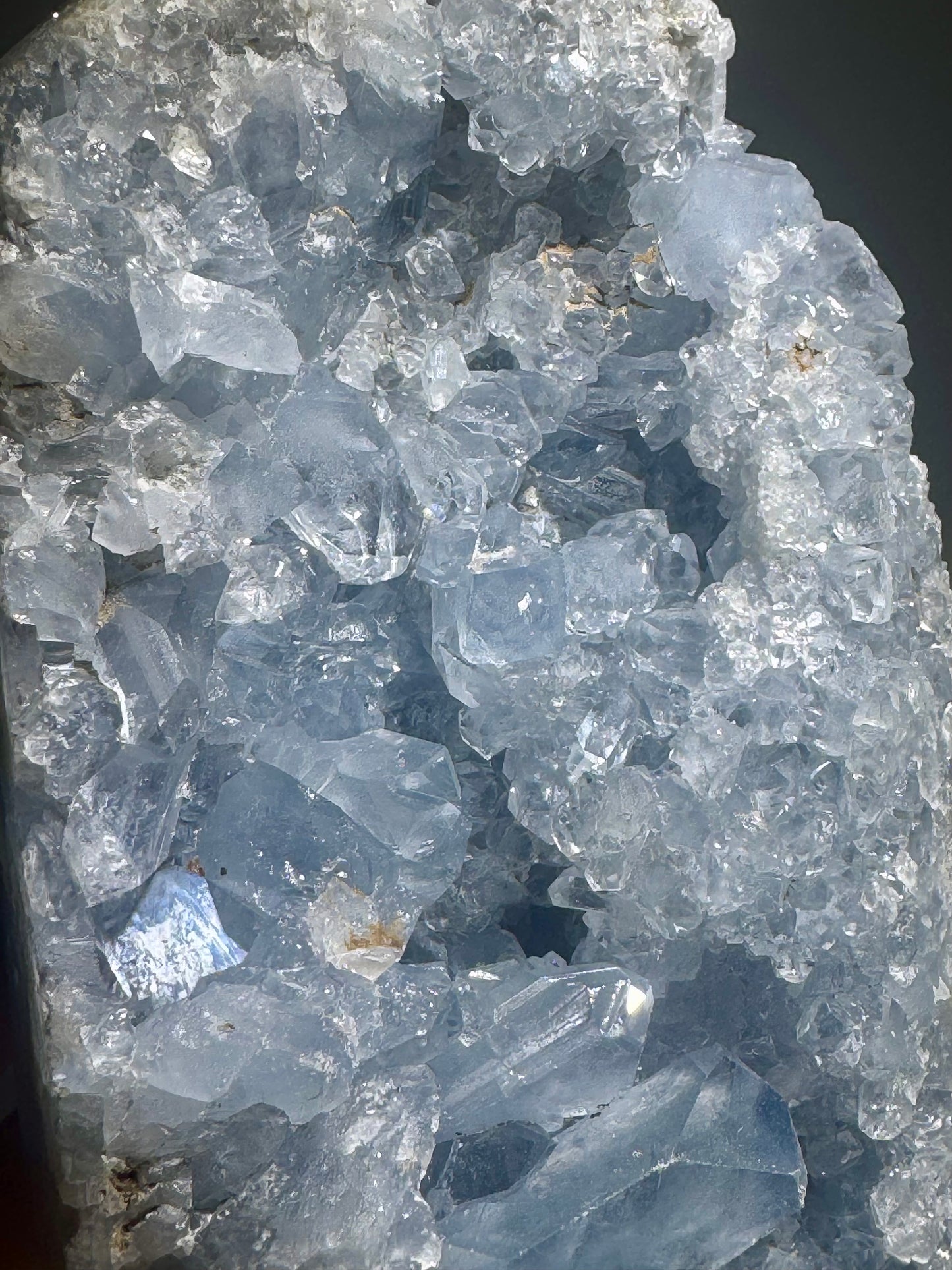 Himmelblaue Celestin-Stufe 17.5 cm mit klaren Spitzen aus Madagaskar – 1.72kg