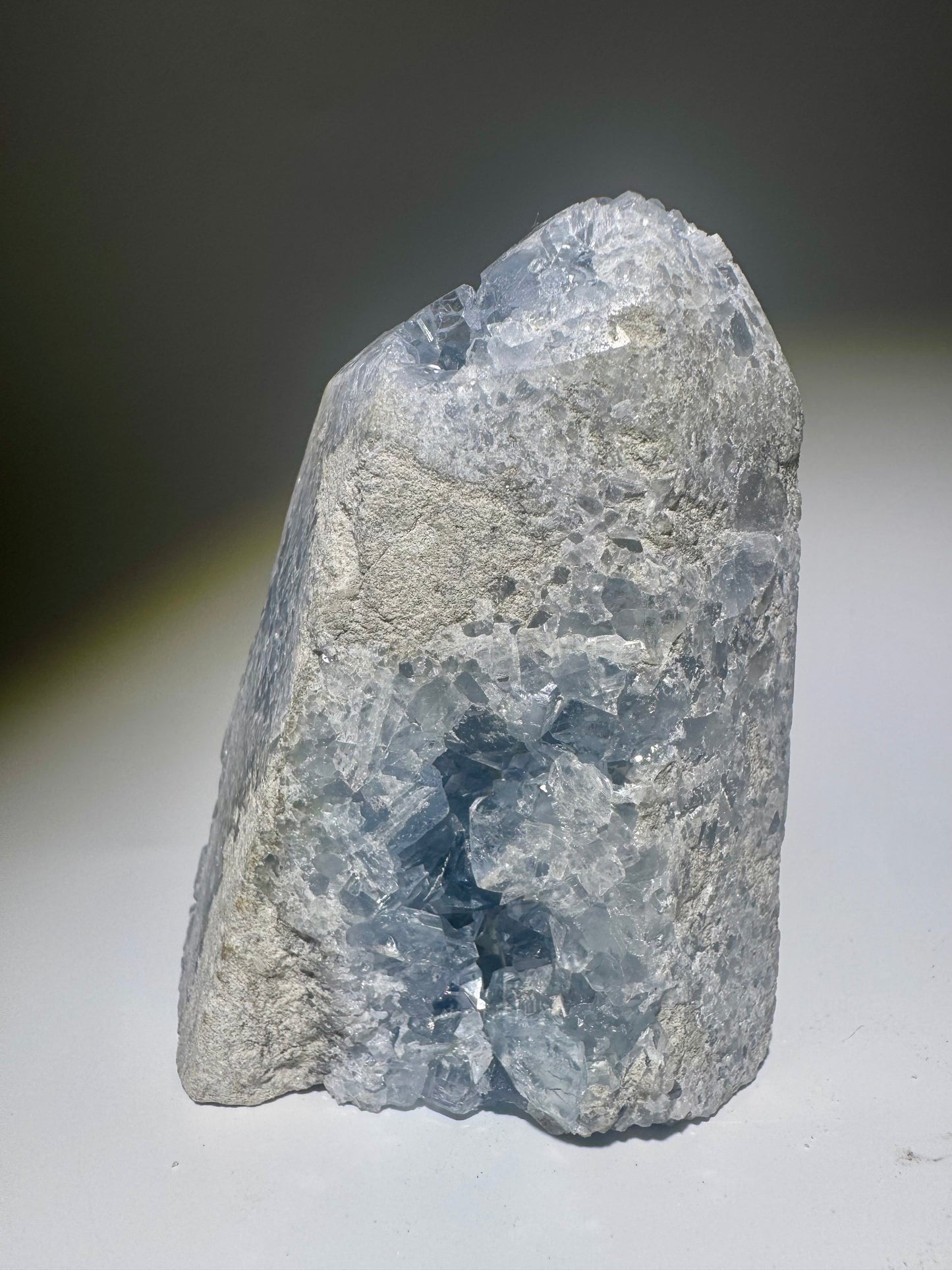 Celestin Spitze 9.6 cm – extra klare Kristalle in Premiumqualität aus Madagaskar