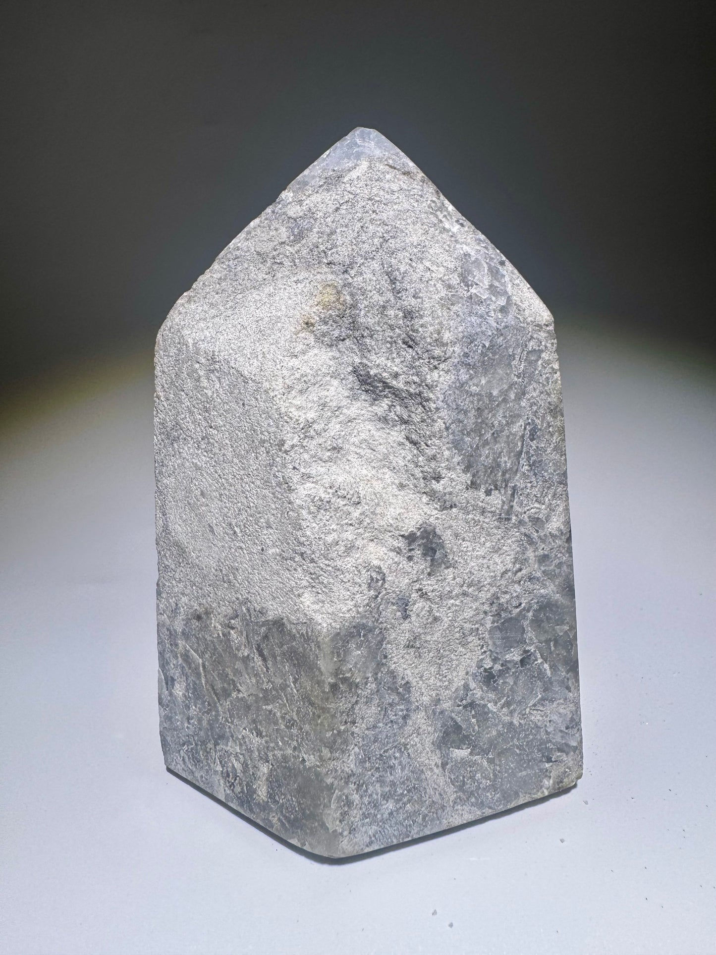 Celestin Kristallspitze 11 cm – seltener Edelstein mit leuchtend hellblauen Kristallen