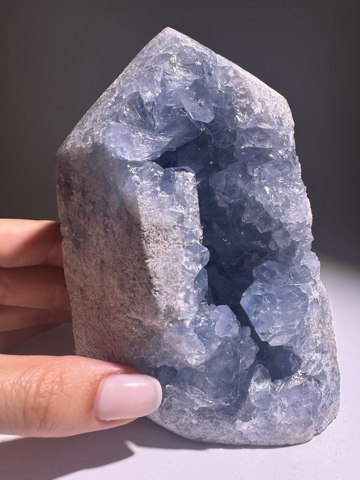 Himmlisch klare Celestin Kristallspitze 13 cm – Premium Edelstein aus Madagaskar